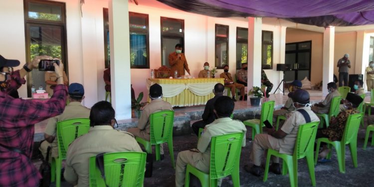 Tinjau Puskesmas Meru Bupati Sunur Minta Kepala Desa Segera Buat Skema Penanganan Covid-19