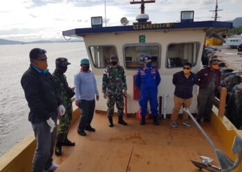 KAPAL BANAWA 109, JEMPUT 20 WARGA LEMBATA DI FLOTIM