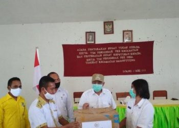 Markus Mekeng Bantu APD Untuk Lembata