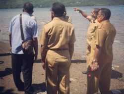 Bupati Anton Hadjon Tinjau Lokasi Pembangunan Talud Penahan Gelombang