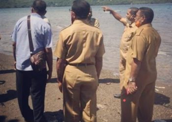 Bupati Anton Hadjon Tinjau Lokasi Pembangunan Talud Penahan Gelombang