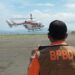 Helikopter BNPB Angkut 14 Sampel Swab Di Bandara Wunopito Lewoleba