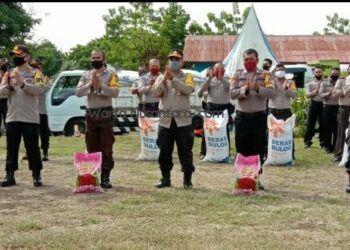 Dampak Covid-19 Kapolres Lembata AKBP Yoce Marten, Salurkan Bantuan Untuk Masyarakat Lembata