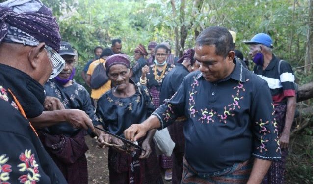 Bupati Anton Hadjon Ramaikan Seremonial Adat Di Lewotala