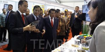 Jokowi Perintahkan Prabowo Beli Alutsista Dalam Negeri