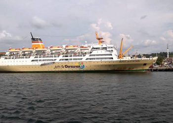 Bukit Siguntang Turunkan Ratusan Penumpang di Larantuka