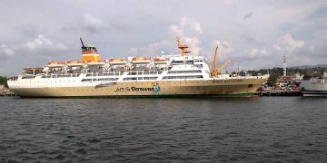 Bukit Siguntang Turunkan Ratusan Penumpang di Larantuka