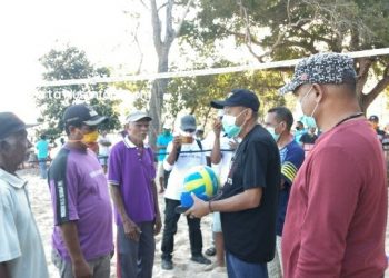 Bupati Sunur : Lapangan Volley Pantai  Mendukung Parwisata Di Desa Watan Raja Mingar