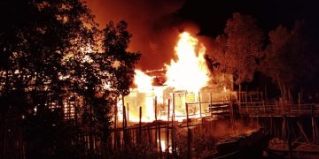 Tujuh Rumah  dan Café Terbakar,  Seorang Warga Tewas