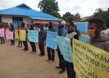 Puluhan Warga Datangi Sekretariat    DPD Nasdem Merauke