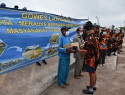 Moment Gowes Disertai Pembagian Sembako Untuk Masyarakat Sota