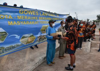 Moment Gowes Disertai Pembagian Sembako Untuk Masyarakat Sota