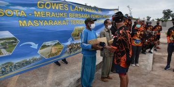 Moment Gowes Disertai Pembagian Sembako Untuk Masyarakat Sota