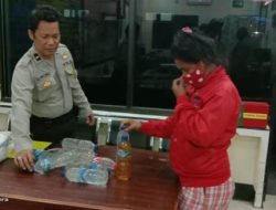 Belasan Botol Sopi Diamankan,  Seorang Wanita Diciduk Polisi