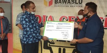 BP Jamsostek Serahkan Sertifikat Kepesertaan Kepada Bawaslu Merauke