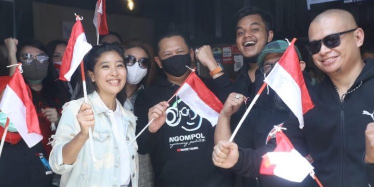 Parade Foto : Bamsoet Sumbang Korban Banjir Bandang Masamba