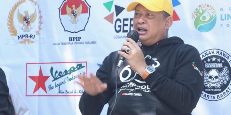 Parade Foto : Bamsoet Sumbang Korban Banjir Bandang Masamba