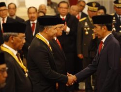 Presiden Jokowi Anugerahi Tanda Jasa dan Kehormatan Kepada 53 Tokoh