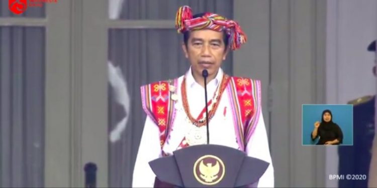 Jokowi Kenakan Pakaian Adat Nunkolo, Warga dan Bupati TTS Bangga