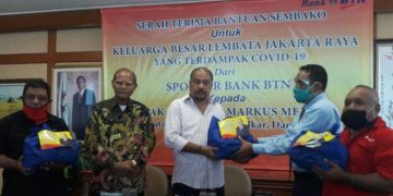 Anggota DPR Melki Mekeng  Bantu Warga Terdampak Covid-19