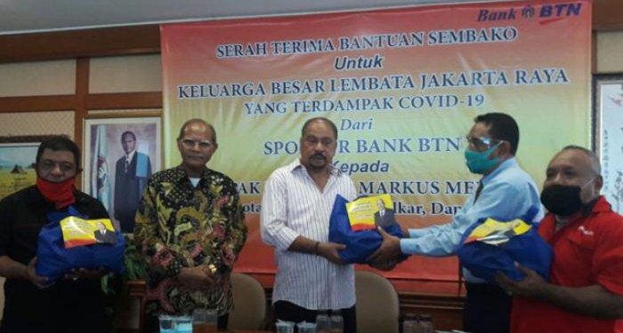 Anggota DPR Melki Mekeng  Bantu Warga Terdampak Covid-19