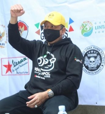 Parade Foto : Bamsoet Sumbang Korban Banjir Bandang Masamba