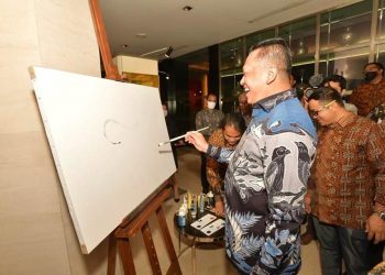Buka Pameran Lukisan Iwan Suhaya Bamsoet: Hadirkan Keindahan dalam Keberagaman