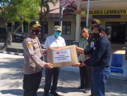 Polres – Pemkab Lembata Bagi Masker Gratis