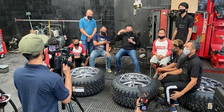 Potret Para Pekerja Bengkel Velg dan Ban di Tengah Pandemi Bamsoet Dorong Bengkel Berinovasi Dalam Layanan Service Kendaraan