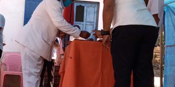 BUPATI SUNUR, LANTIK RESI DONI JADI PENJABAT KEPALA DESA LEWORAJA