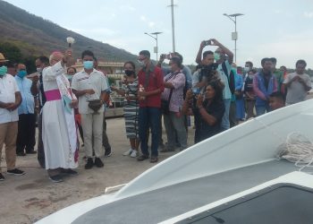 Pengusaha Lembata Sumbang Kapal Cepat Untuk Keuskupan Larantuka