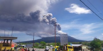 Gunung Ile Lewotolok Lembata Erupsi lagi, Ribuan Warga Mengungsi