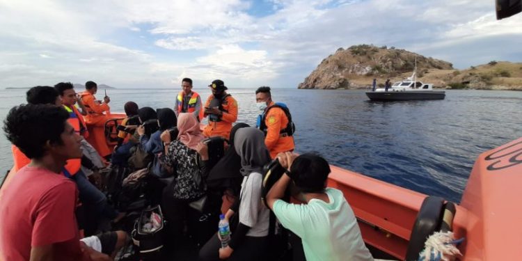 Wisatawan di Labuan Bajo Barhasil Dievakuasi, Kepala Basarnas: Kapal Sempat Hanyut