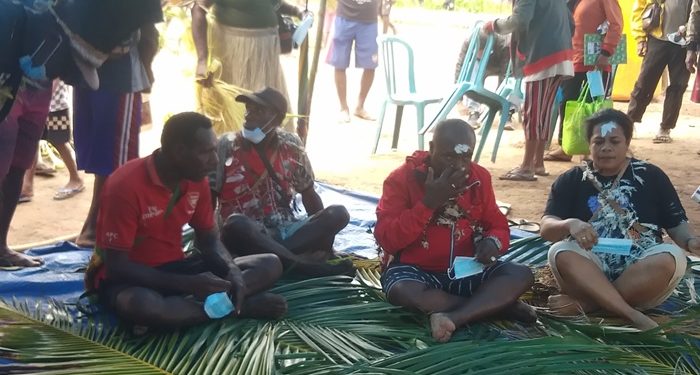 Penampilan Romanus Mbaraka Saat Kampanye di Kampung-Kampung