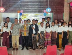 Romo Hironimus Lantik Badan Pengurus KMK St Thomas Moore Fakultas Ekbis Undana Kupang