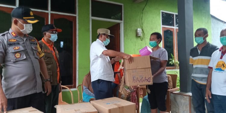 Bupati Lembata Serahkan Bantuan Unicef-PBB Untuk Pengungsi Ile Lewotolok