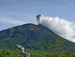 Gunung Ile Lewotolok  Lembata  Erupsi Lagi, Tinggi Abu Vulkanik 500 Meter