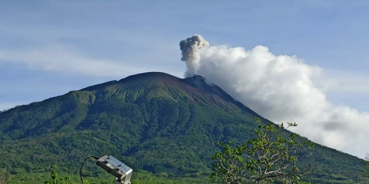 Gunung Ile Lewotolok Lembata Erupsi Lagi, Tinggi Abu Vulkanik 500 Meter