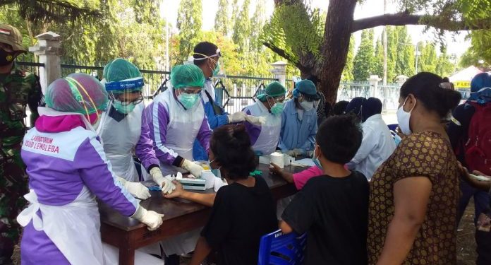 Ribuan Pengungsi Ile Lewotolok Jalani Rapid Test Massal