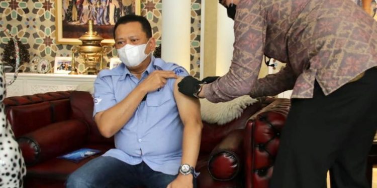 Bamsoet Disuntik Vaksinasi Covid-19, Bagaimana Rasanya?