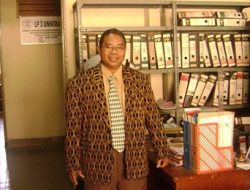 POLITIK TENDER POLITIK