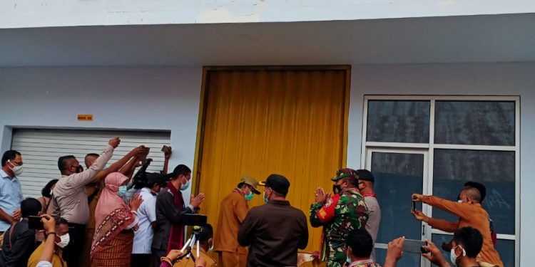 Resmikan Pasar Rakyat Desa Balauring, Bupati Lembata Tegaskan Utamakan Masyarakat Yang Sudah Lama Berjualan