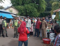 Koramil 02 Adonara Dampingi Instansi Terkait Tertibkan Pasar Waiwerang