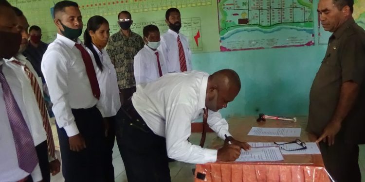 Lantik Anggota BPD Watotutu, Camat Ile Mandiri Ingatkan Pentingnya Mitra Kerja Sama