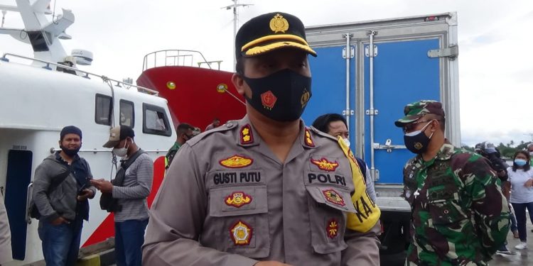 Polres dan Kodim Flotim 1624 Kawal Vaksin Sampai di Pelabuhan Larantuka