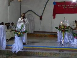 Wabup Flotim Rayakan Ekaristi Tahun Baru di Paroki St Paulus Dari Salib Kotenwalang