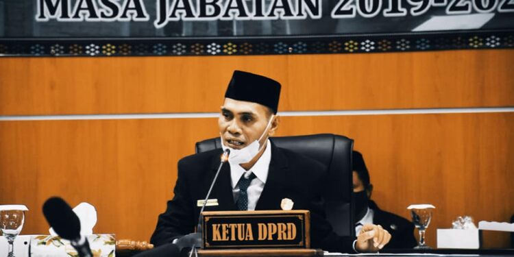 Martinus Mitar Dilantik Menjadi Ketua DPRD Manggarai Barat