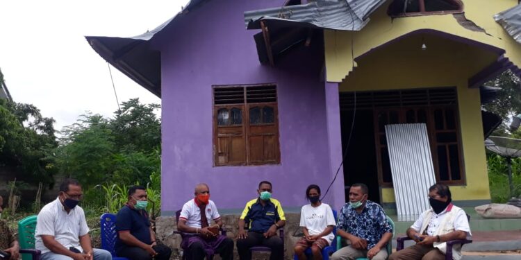 Kopdit Ankara Lembata Bantu Magdalena Wuwur, Korban Rumah Tertimpa Pohon