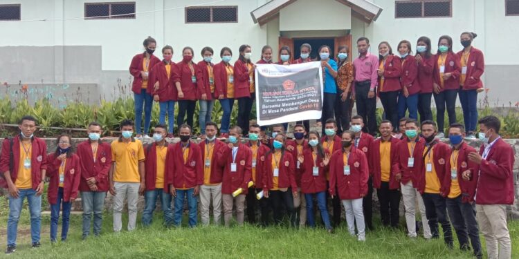 Rektor IKTL Larantuka Kristoforus Aran: Mahasiswa Ciptakan Kegiatan KKN Bermanfaat