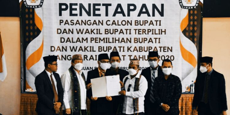 KPU Tetapkan Pasangan Edi – Weng Sebagai Bupati-Wakil Bupati Mabar Terpilih